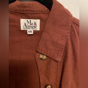 Me & Arrow linen top xs rust